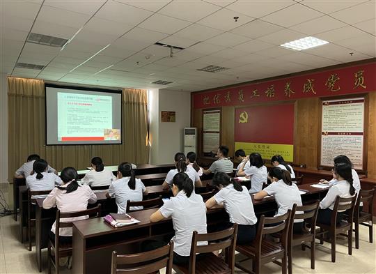 足球网-足球（中国）
组织参加疫情常态化下建筑企业经营管理风险管控培训